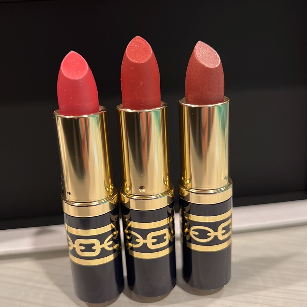 3 NEW ESTEE LAUDER long lasting lipsticks!
